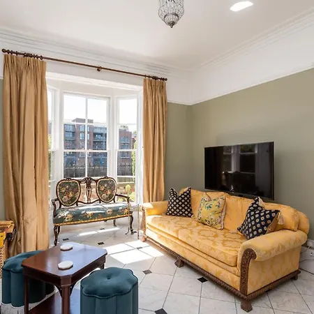 Pass The Keys Opulent 4 Bed House In Yo1 With Riverside Views *