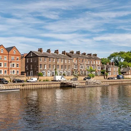 Pass The Keys Opulent 4 Bed House In Yo1 With Riverside Views