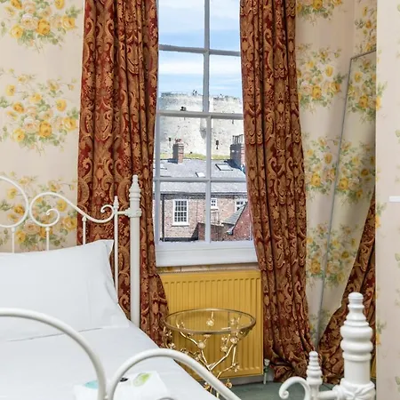 Holiday home Pass The Keys Opulent 4 Bed House In Yo1 With Riverside Views