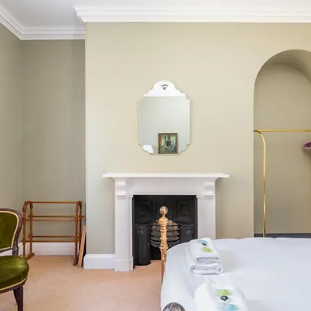 Holiday home Pass The Keys Opulent 4 Bed House In Yo1 With Riverside Views