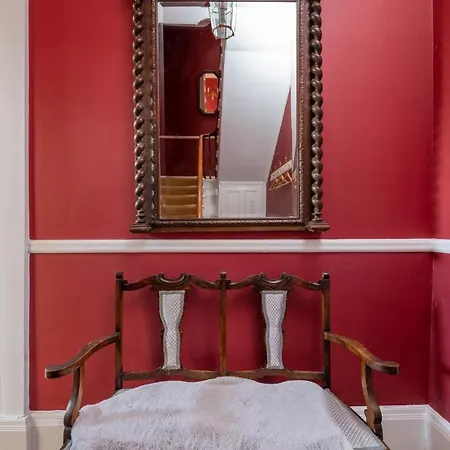 Holiday home Pass The Keys Opulent 4 Bed House In Yo1 With Riverside Views *