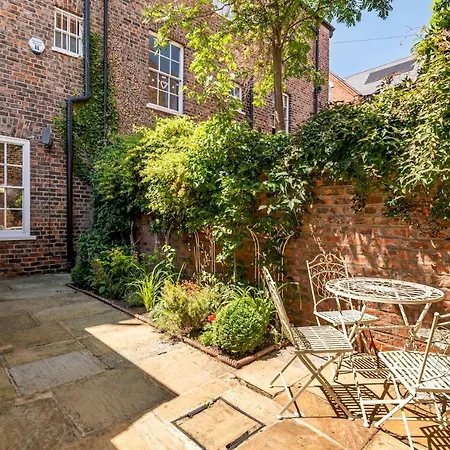 Pass The Keys Opulent 4 Bed House In Yo1 With Riverside Views Holiday home York