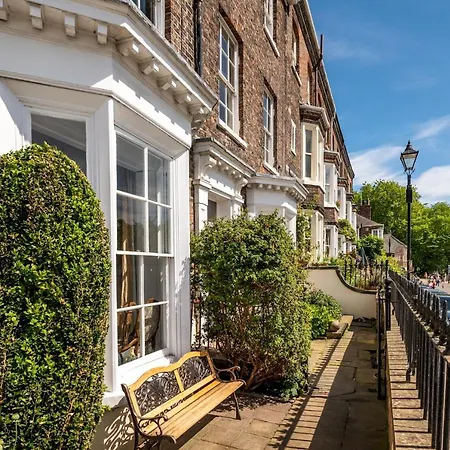 Pass The Keys Opulent 4 Bed House In Yo1 With Riverside Views Holiday home